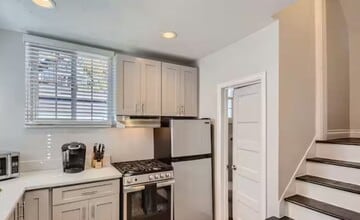 Building Photo - 3045 Meade St