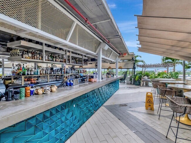 Building Photo - 121 NE 34th St