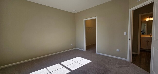 Building Photo - 1 Bedroom, 1 Bathroom, End, First floor, A...