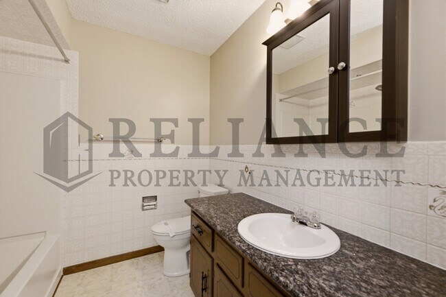 Building Photo - 428 Peach Tree Ln