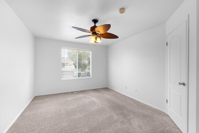 Building Photo - 557 E 8240 S