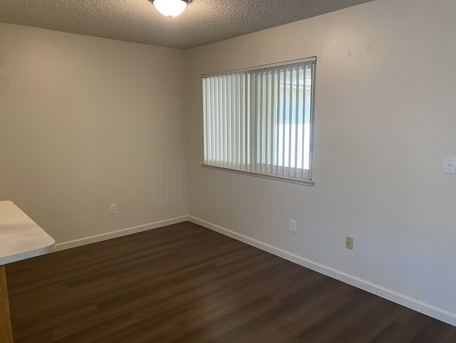 Building Photo - 1713 E Rumble Rd