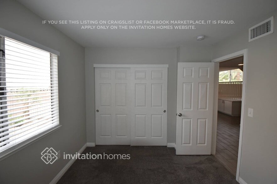 Building Photo - 7517 W Gilmore Ave