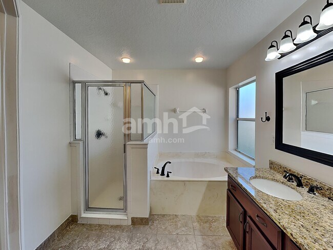 Building Photo - 2525 Stapleford Ln