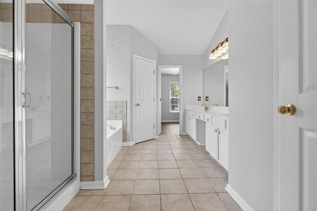 Building Photo - 2885 Stonehenge Ct