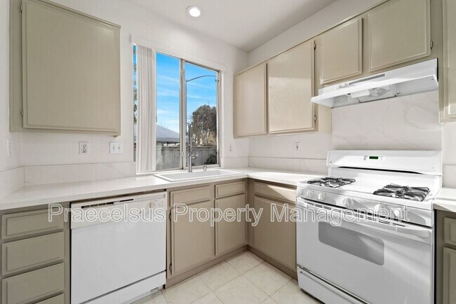Building Photo - 8265 Gold Coast Dr