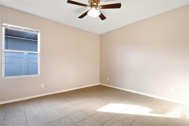 Building Photo - 915 Knollwood Dr