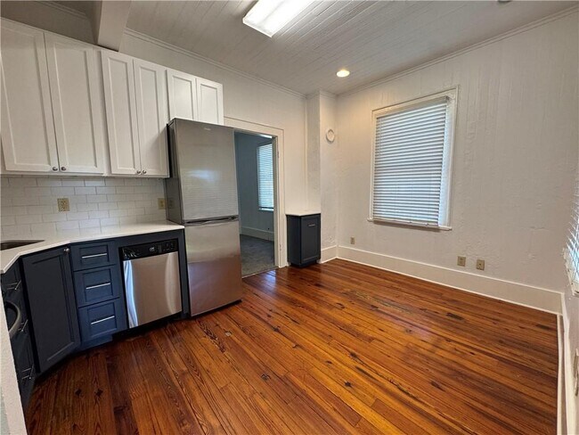 Building Photo - 808 Dauphin St