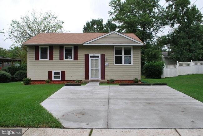 Building Photo - 5614 Duchaine Dr