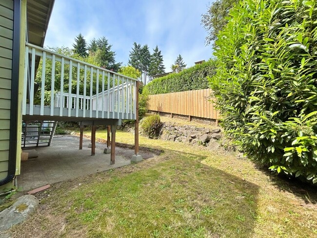 Building Photo - Spacious West Hill Gem – 4 Bed, 3 Bath wit...