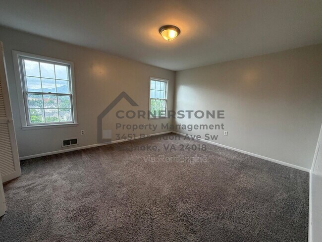 Building Photo - 6500 Carefree Ln