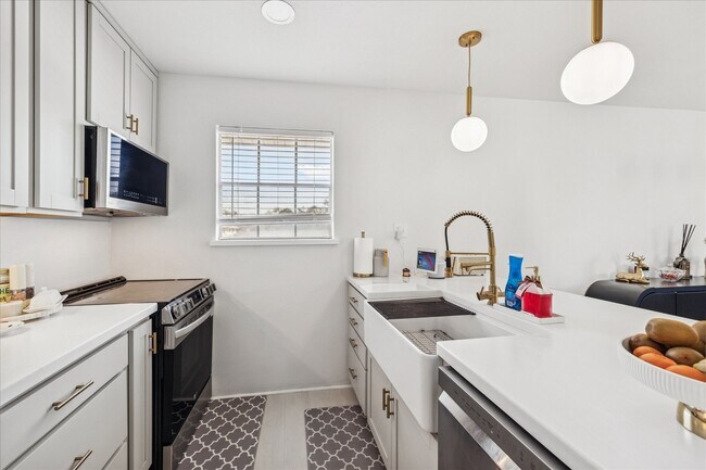 Building Photo - 18109 Heritage Ln