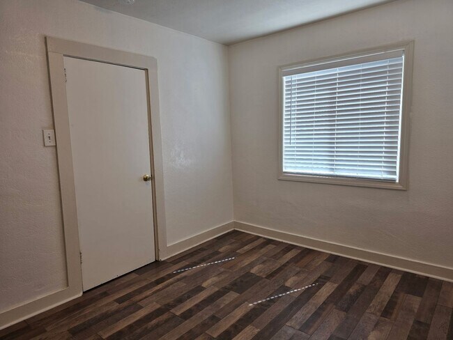 Building Photo - 2050 Branstetter Ln