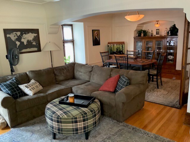 Large open concept living room & dining room - 2205 N Farwell Ave