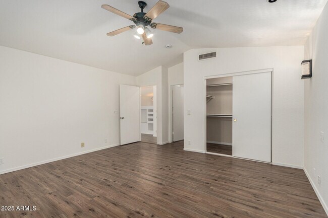 Building Photo - 1328 E Binner Dr