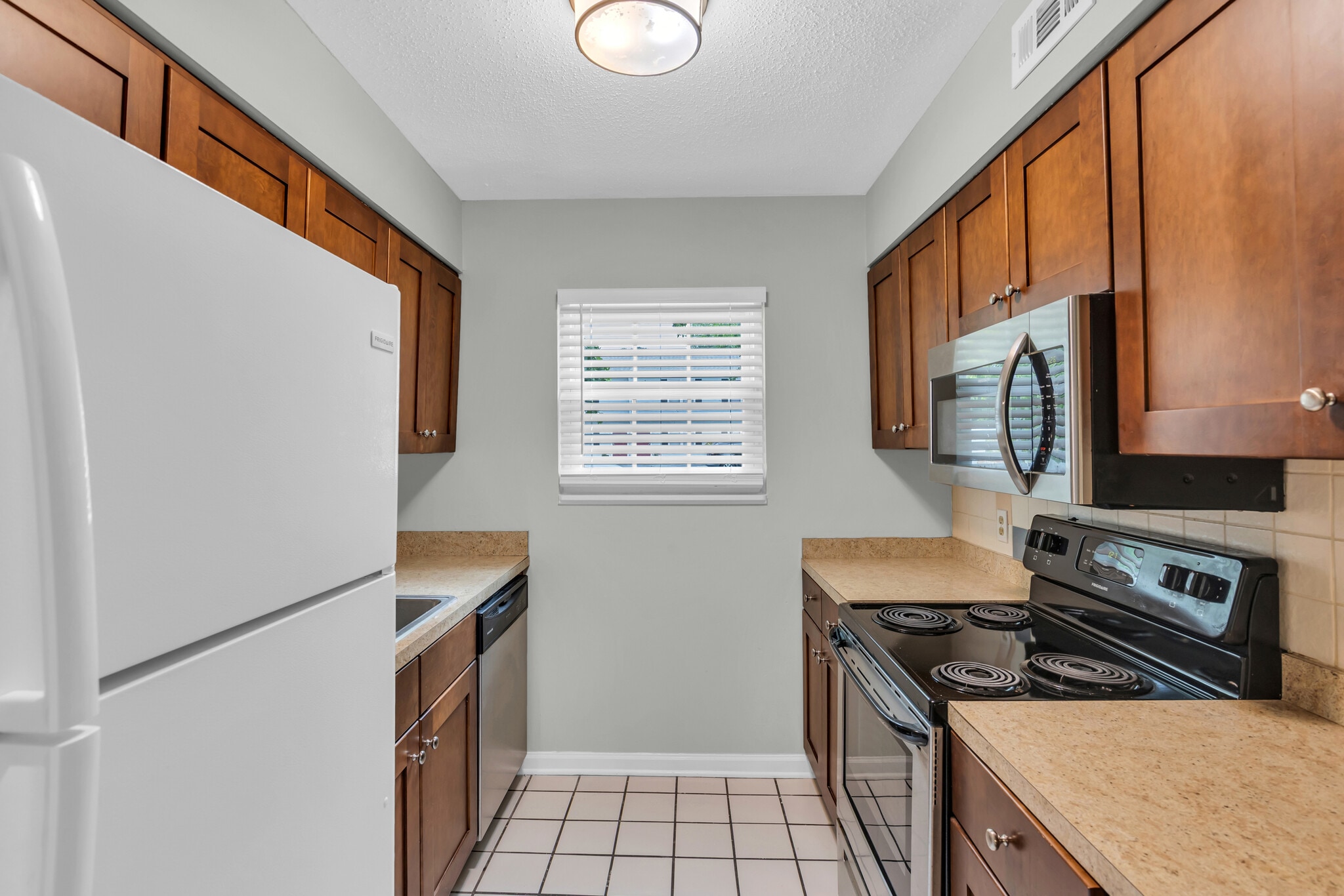 Building Photo - 6304 Timberline St