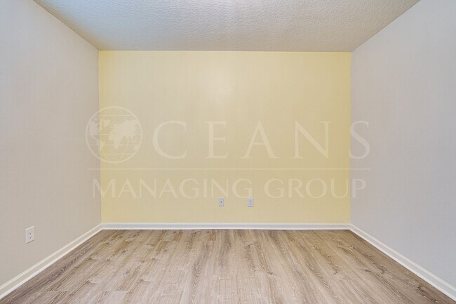 Building Photo - Spacious 4 Bedroom Home with Loft – Prime ...