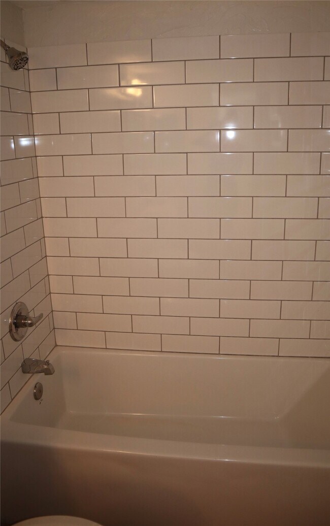Building Photo - 6 Regency Ln