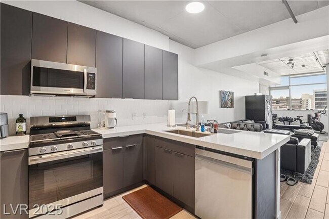 Building Photo - Downtown Las Vegas Luxury Condo with Moder...