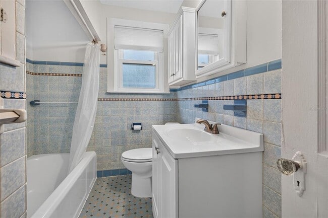 Building Photo - 247 25th St N
