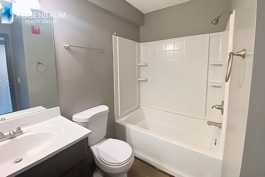 Building Photo - Beautifully charming 2-bedrooms, 1-bath downstairs apartment in Prescott!