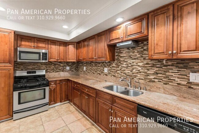 Building Photo - 1837 Mayflower Ave