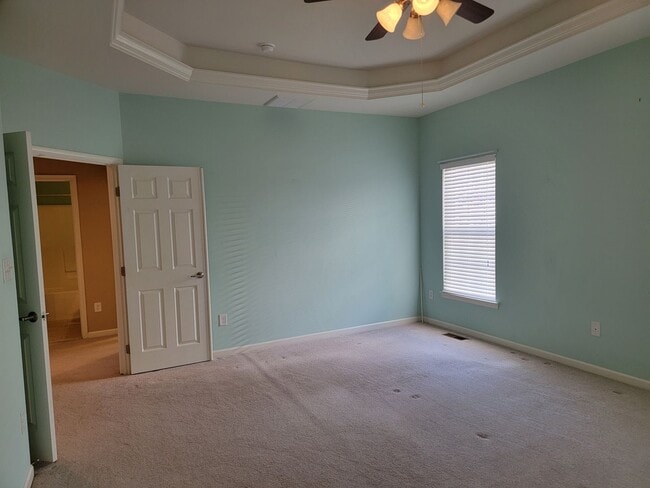 Building Photo - Location, comfort, and style—all in one place!