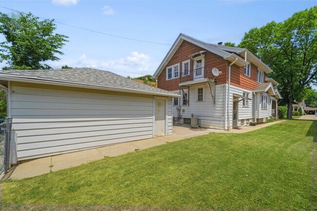 Building Photo - 1319 N 55th St