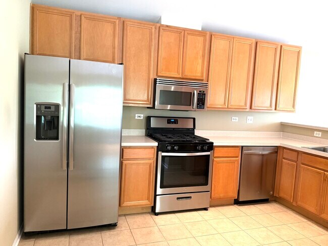 Building Photo - 2419 Oakfield Ct