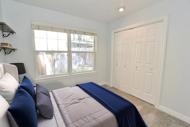 Building Photo - Charming Single-Level Home in Southeast Bo...