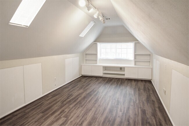 Building Photo - 12118 Double Tree Dr