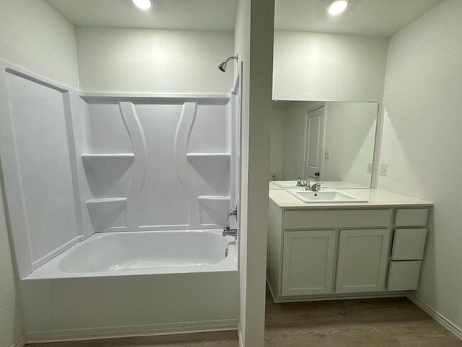 Building Photo - 109 Little Sparklers Lp