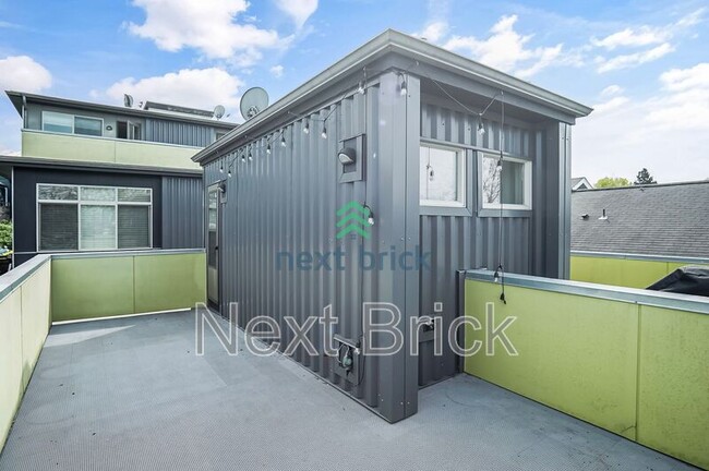 Building Photo - 122 22nd Ave