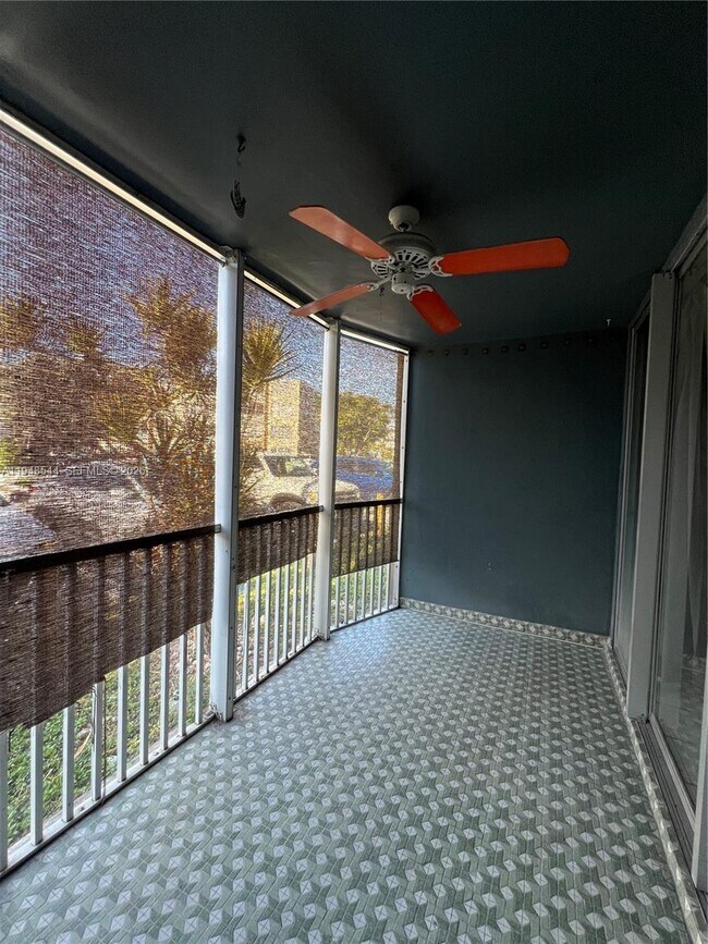 Building Photo - 1710 NE 191st St