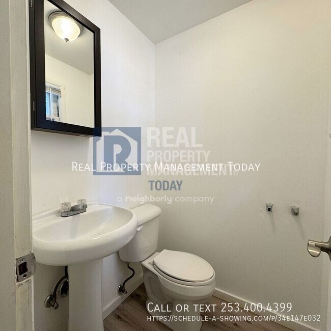 Building Photo - 2021 E 72nd St