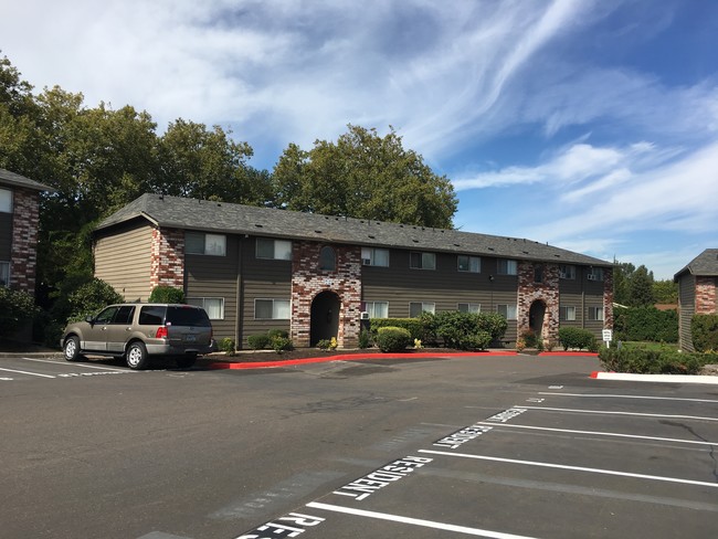 Stafford Court Apartments - Beaverton, OR | Apartment Finder