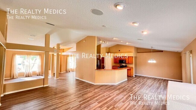 Building Photo - 1481 Woodfern St