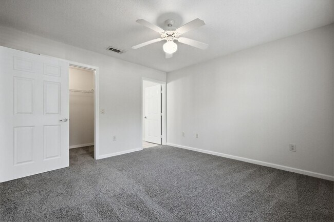Building Photo - Highly Sought After GROUND-FLOOR Unit at Florida Club!  Pool View!!