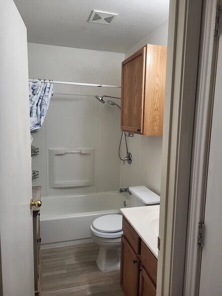 Building Photo - Room in Duplex on Co Rd 150