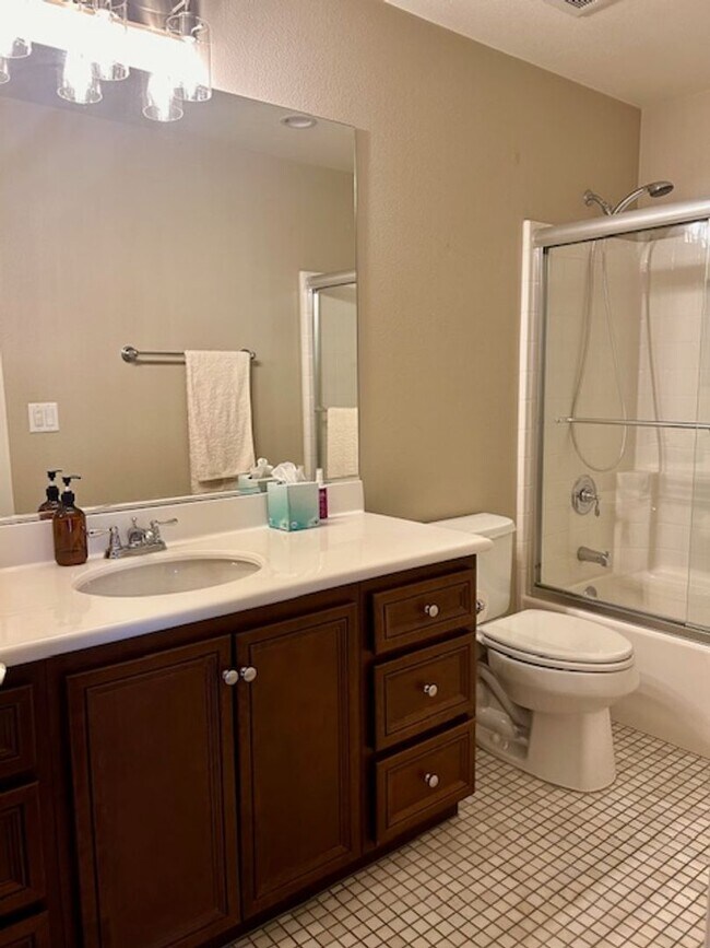 Building Photo - 2bed 2bath 1,401 Sqft VANTIS Condo in the Heart of Aliso Viejo