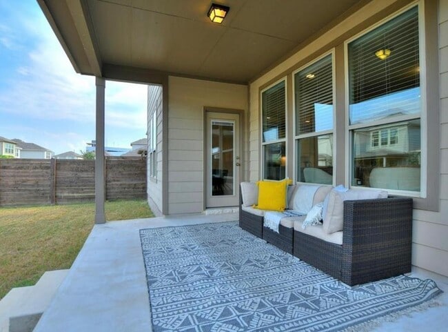 Building Photo - 13911 Osmarea Dr