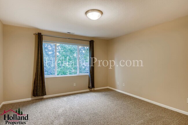 Building Photo - Stunning 3 Bedroom 2.5 Bathroom Home with ...