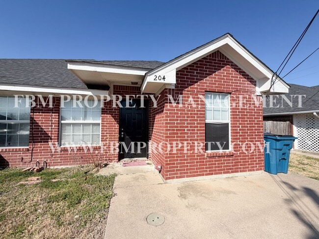 Building Photo - 204-206 West Lamar St