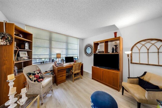 Building Photo - 901 Cypress Grove Dr