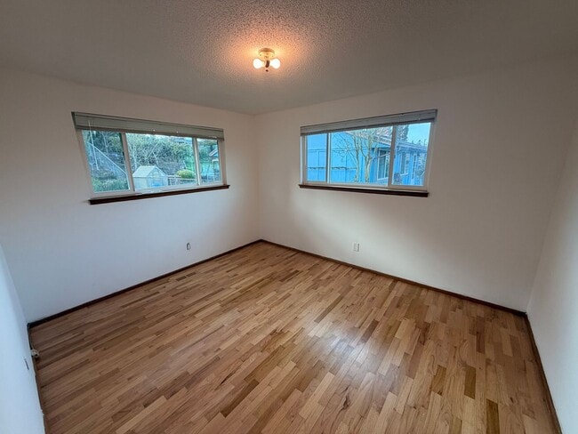 Building Photo - Beautiful Family Home in Tacoma!