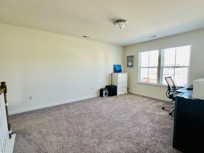 Building Photo - 4001 Tin Roof Way