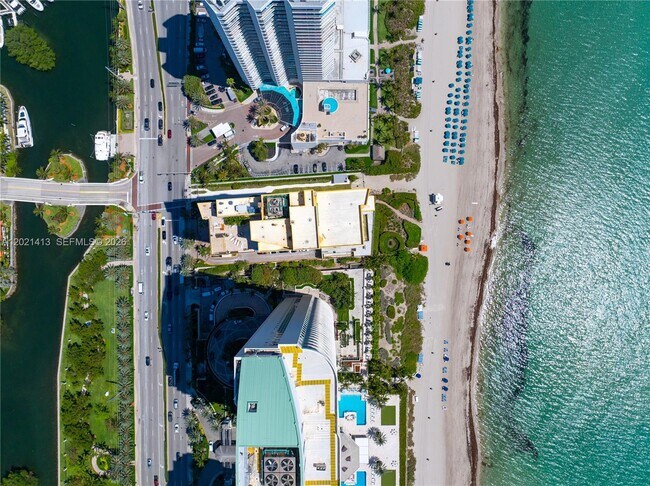 Building Photo - 16275 Collins Ave