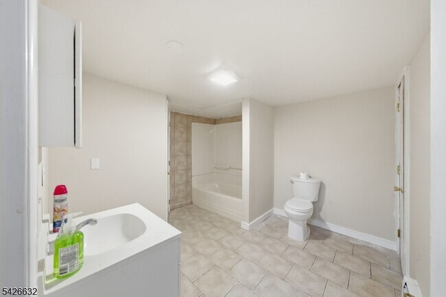 Building Photo - 131 Califon Rd