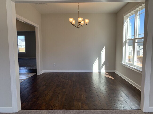 Building Photo - 4 Bed, 3 Bath Home w/ 2 Car Garage and Fen...