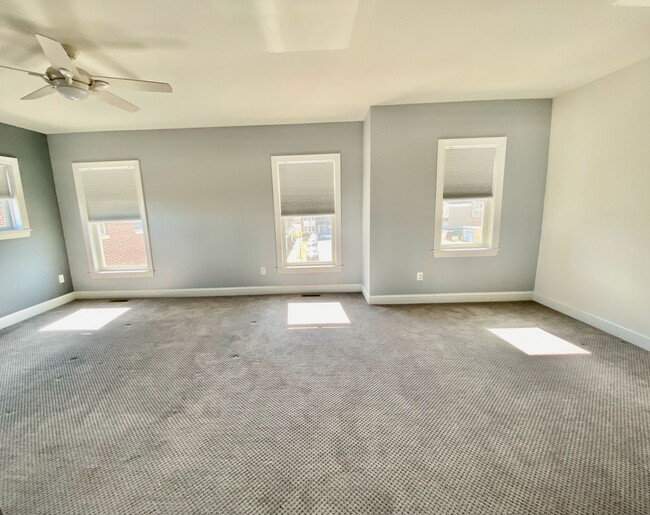 Building Photo - SIENA Place/PACKER PARK CORNER 4 Bedroom/2...